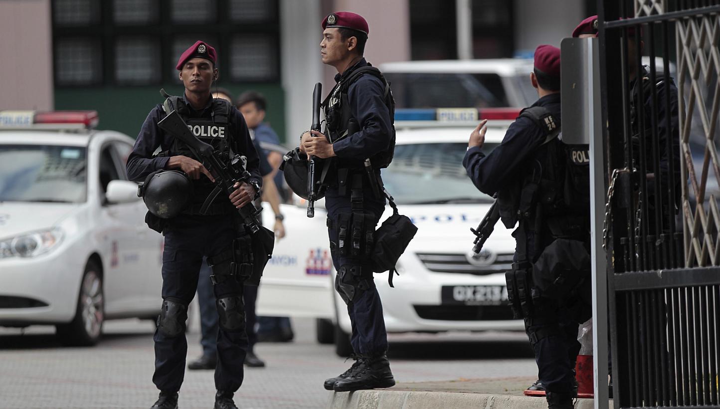 Special Operations Command personnel stand guard at a school along Andersen Road, which leads to the Shangri-La Hotel in Singapore, on May 31, 2015. -- PHOTO: EPA