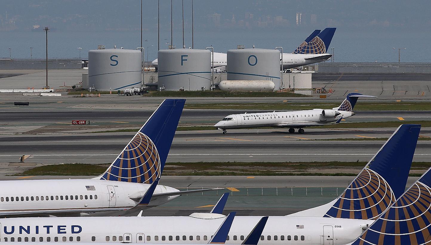 A United Airlines plane taxis on the runway at San Francisco International Airport on March 13, 2015 in San Francisco, California. United Airlines temporarily halted all takeoffs in the United States on June 2, 2015 because of automation issues. -- P