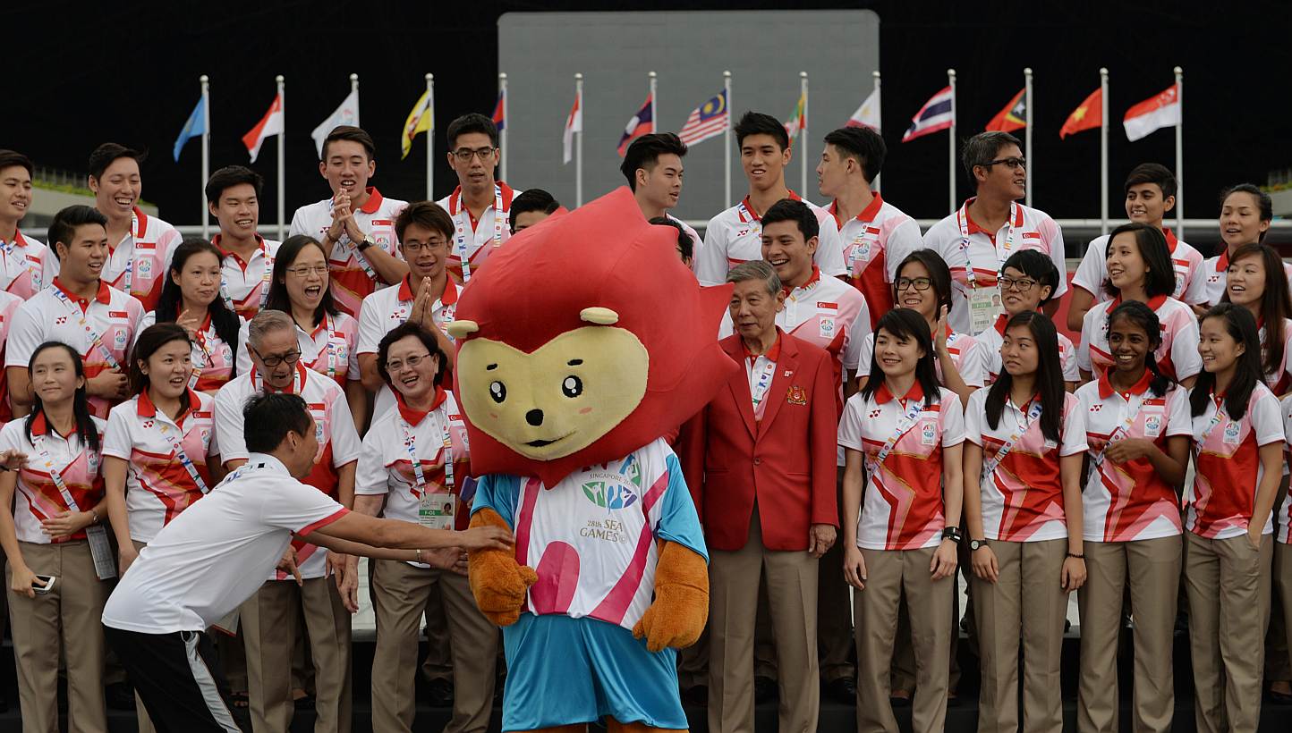 Nila, the SEA Games mascot, joins Team Singapore in a group photo after the Team Welcome ceremony on June 2, 2015. -- ST PHOTO: CAROLINE CHIA