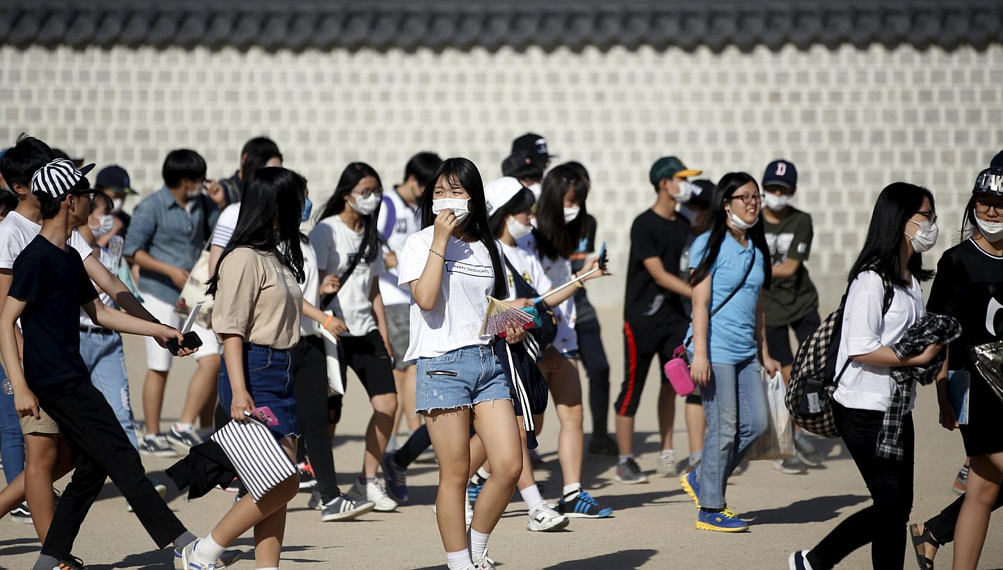 South Korean students wearing masks to prevent contracting Middle East Respiratory Syndrome (MERS) walk at the Gyeongbok Palace in central Seoul, South Korea, on June 3, 2015. -- PHOTO: REUTERS