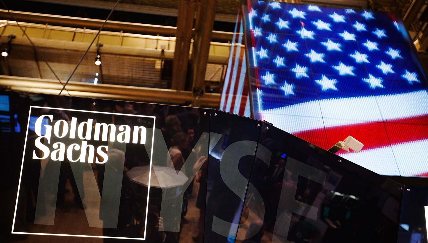 Goldman Sachs is in talks to pay US$2 billion to US$3 billion to settle a probe into its sales of mortgage bonds leading up to the financial crisis, according to a person with direct knowledge of the situation. -- PHOTO: REUTERS&nbsp;