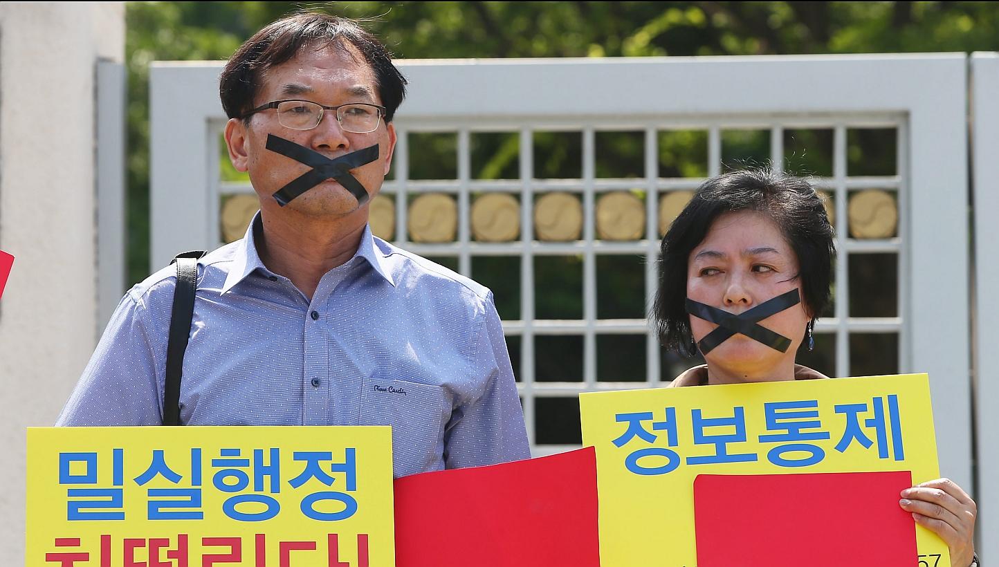 South Korean protesters hold placards reading 'Total incompetence of the government for sluggish response' and show red cards during a rally against government's health policy in Seoul, South Korea on Thursday (June 4). MERS, or the Middle East Respi