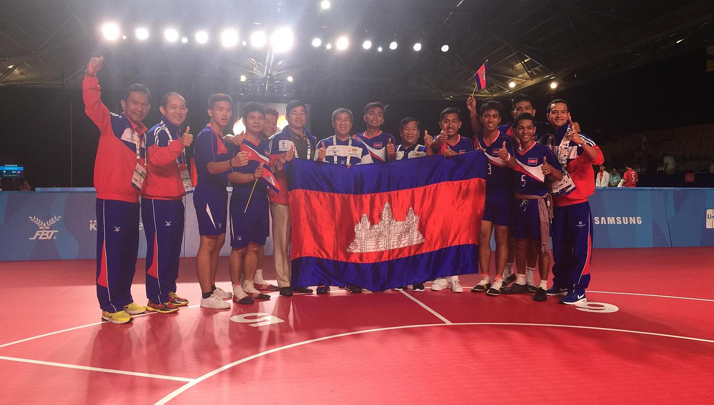 Cambodia clinched the gold in the Chinlone-linking event of the sepak takraw competition on June 6, 2015, beating Laos 308-299. Singapore settled for a joint-bronze after finishing fourth. -- ST PHOTO: DEEPANRAJ GANESAN