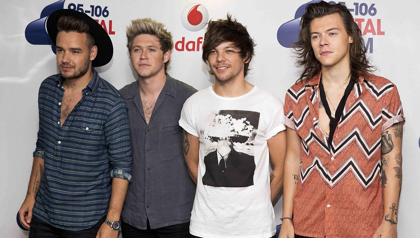 Members of boyband One Direction pose at the Capital Summertime Ball at Wembley Stadium in London, Britain on June 6, 2015. The British pop group insisted on Saturday they would not be splitting up despite the departure of band member Zayn Malik. -- 