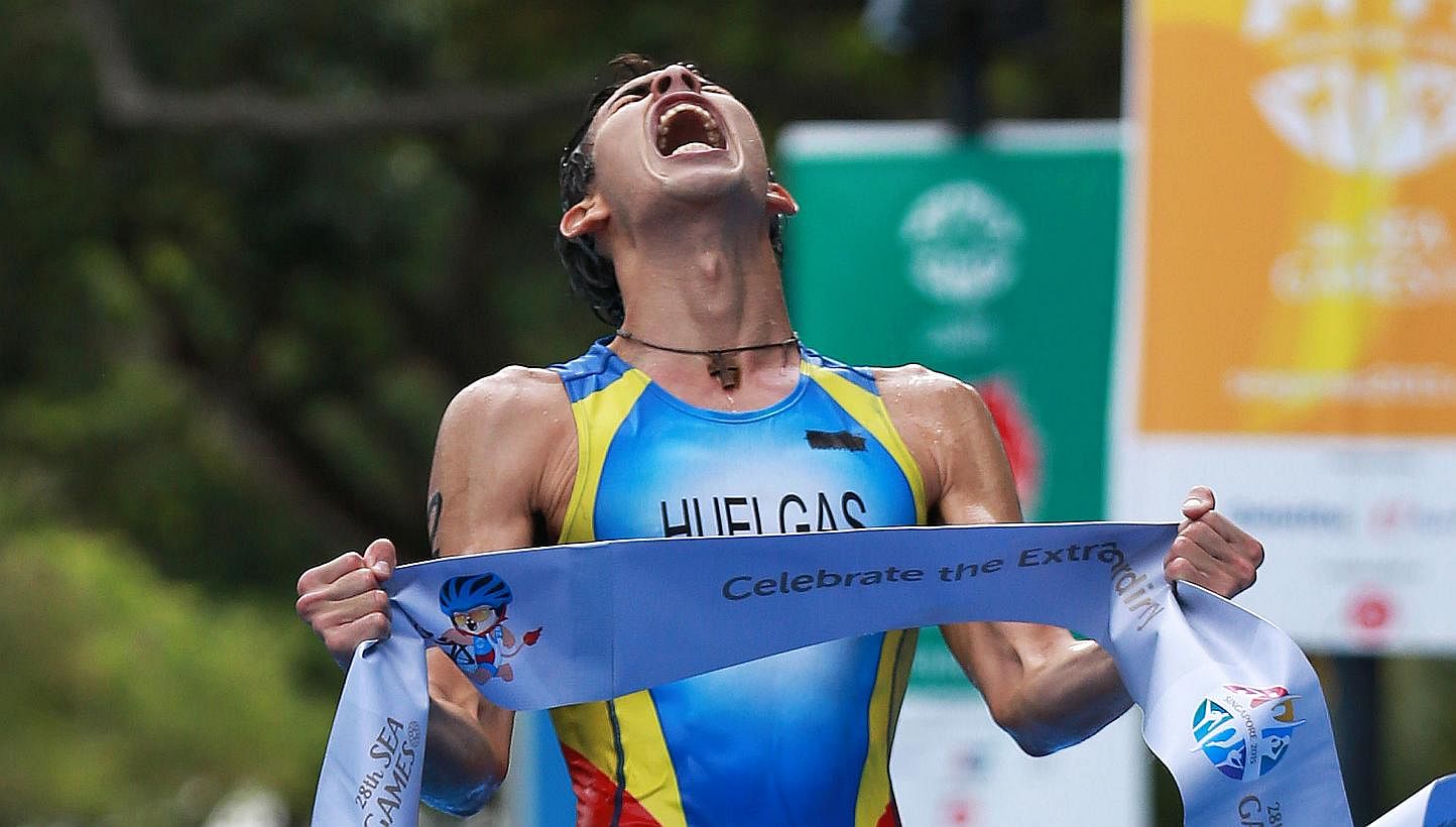 Philippines' Huelgas Nikko Bryan celebrates winning the SEA Games men's triathlon, on June 7, 2015. -- PHOTO: REUTERS