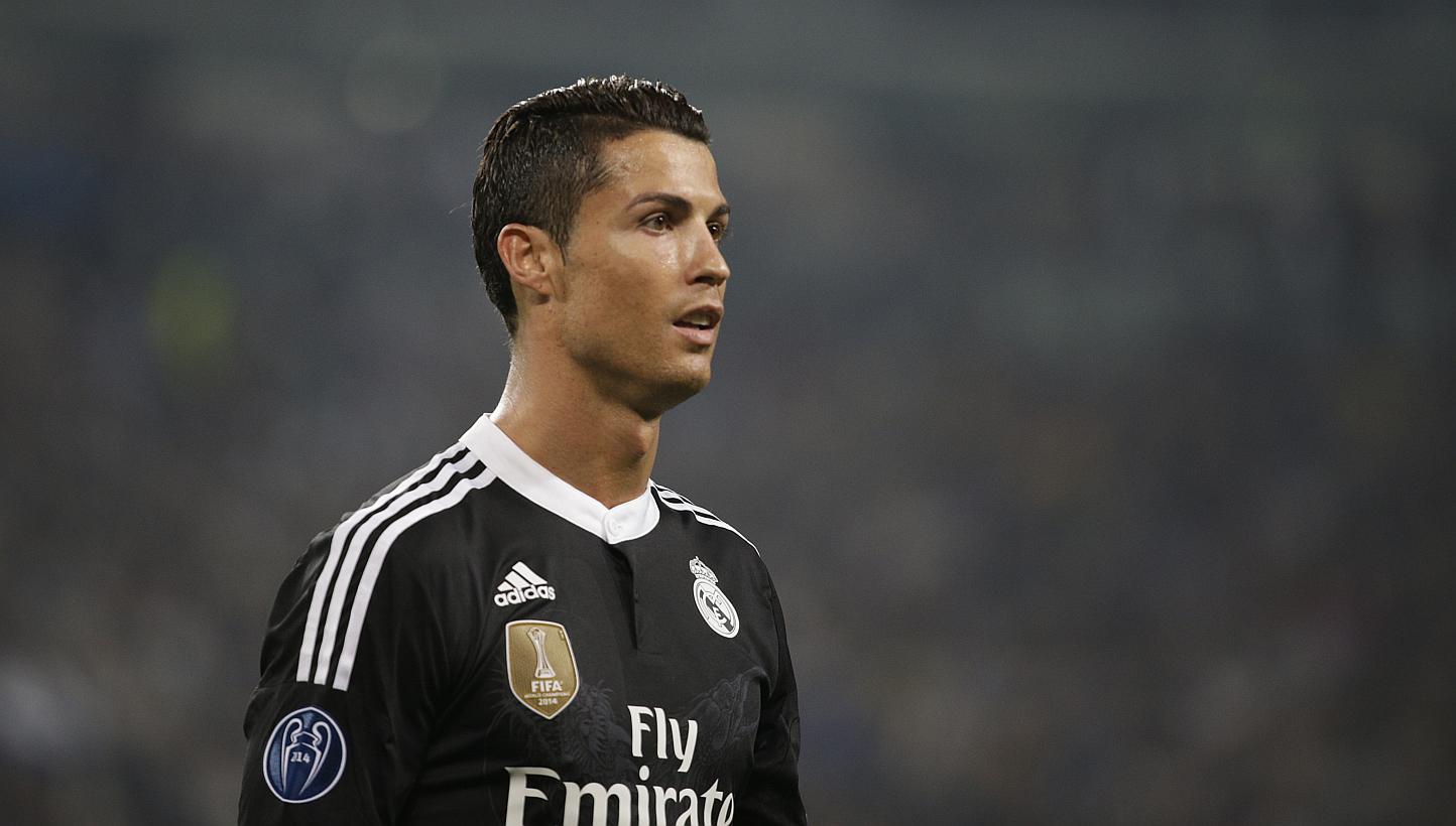 Cristiano Ronaldo's mother was stopped by Spain's civil guard from returning home to Portugal with 55,000 euros in her handbag, it emerged on Monday. -- PHOTO: REUTERS