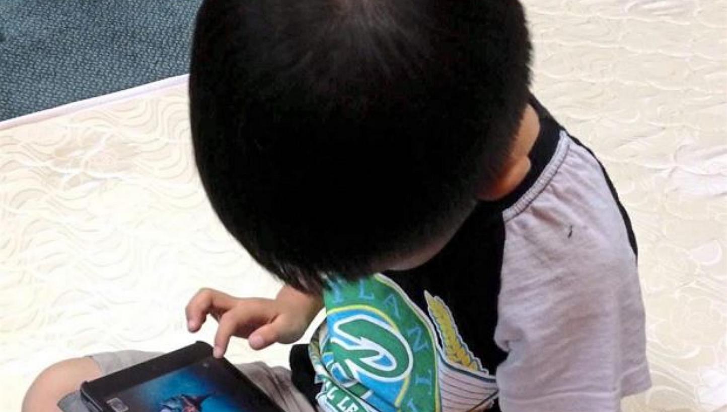 Lim Xing Yi waiting for the body of his 45-year-old father, Malaysian Lim Choon Seong to be released after the post-mortem at the Queen Elizabeth mortuary. -- PHOTO: THE STAR/ASIA NEWS NETWORK