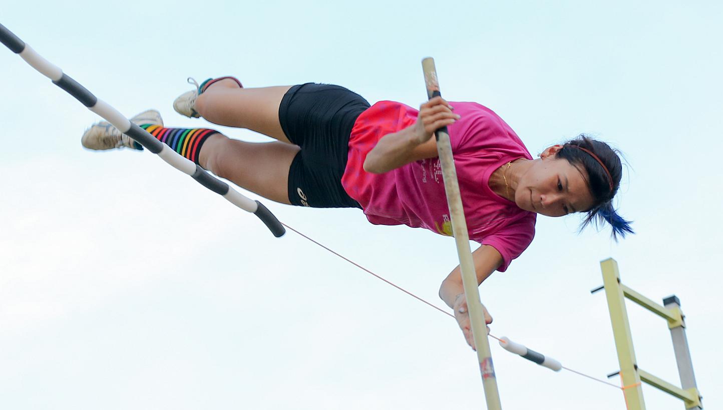 Rachel Yang won Singapore's first ever women's pole vault medal at the SEA Games on Thursday afternoon, clearing 3.90m to take silver at the National Stadium. -- ST PHOTO: ONG WEE JIN