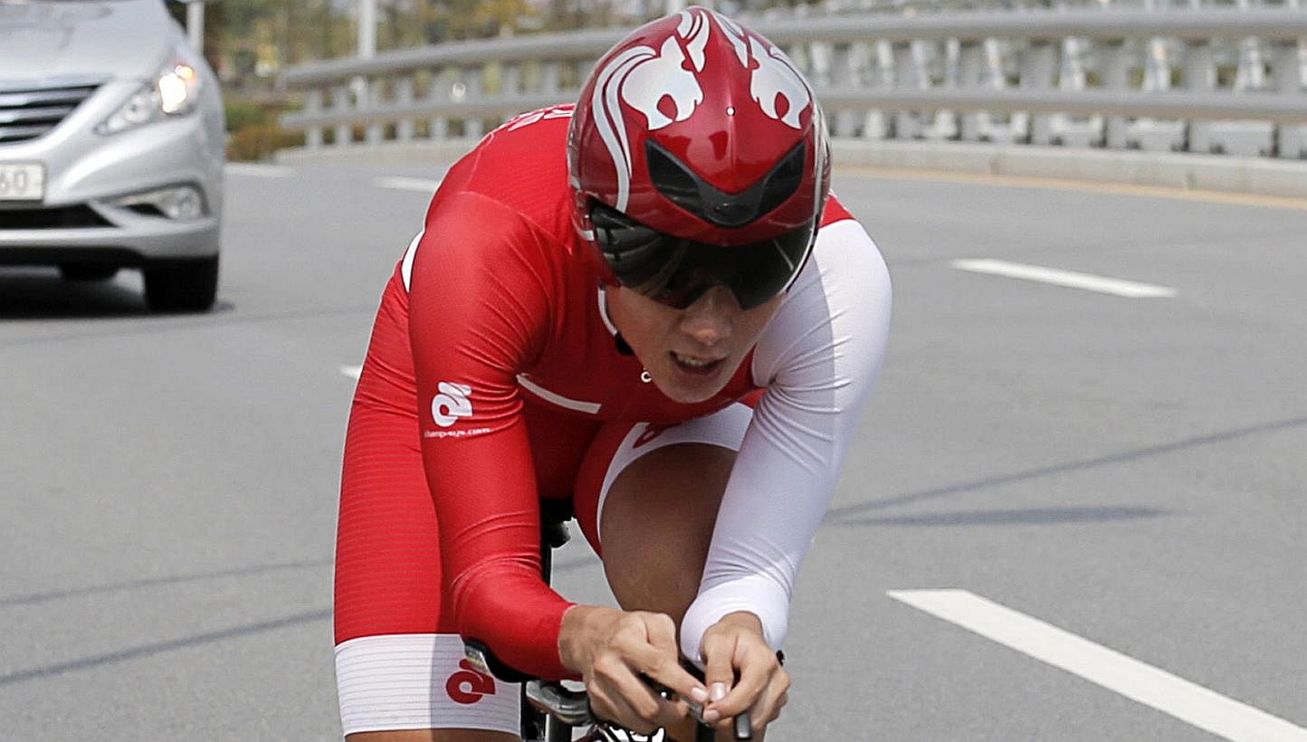 Defending champion Dinah Chan lost her women's individual time trial crown to Marella Vania Salamat of the Philippines on Wednesday morning at Marina Bay South.&nbsp;-- PHOTO: SPORT SINGAPORE