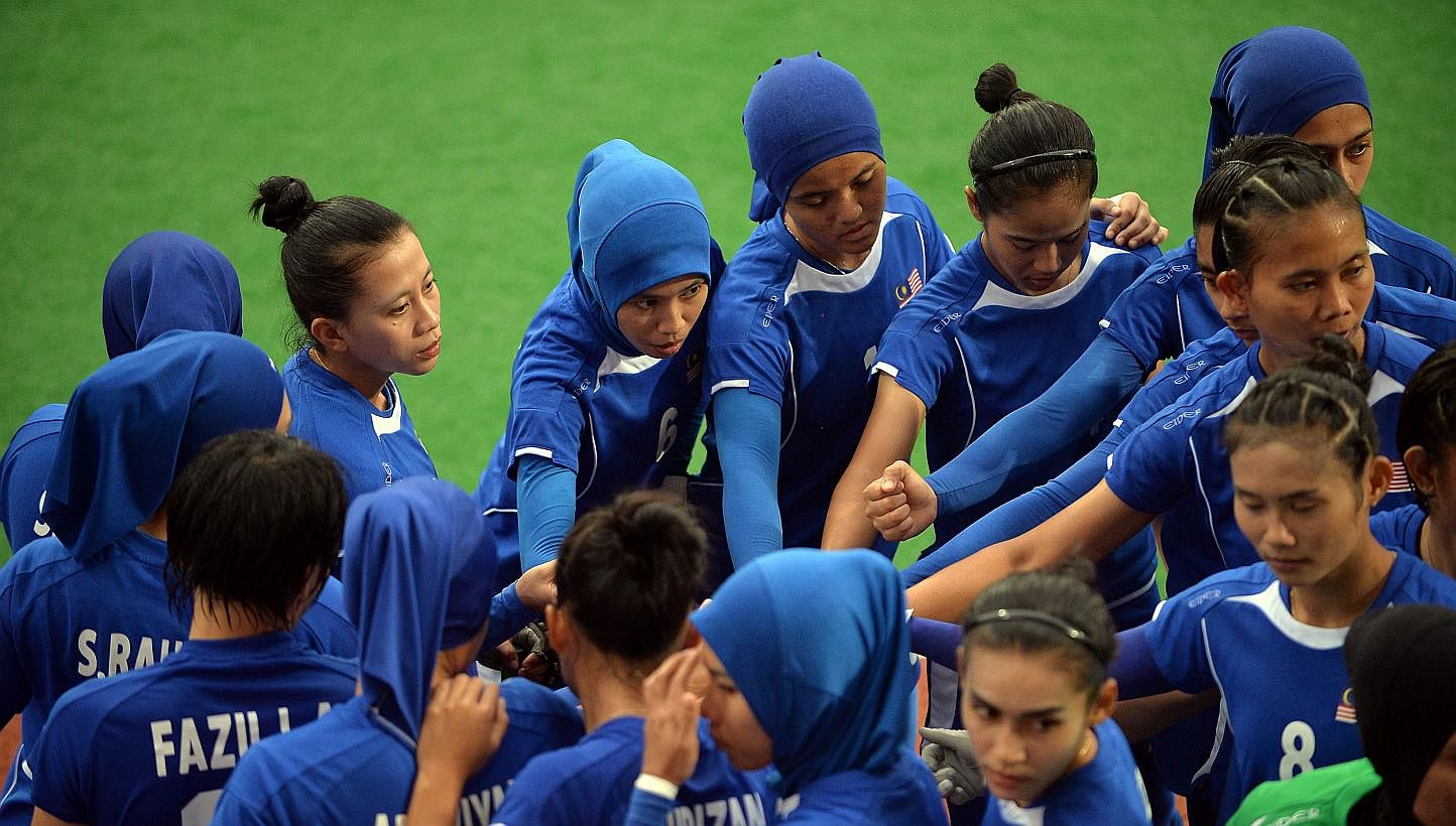 Malaysia's field hockey team huddle before the women's gold medal match against Thailand at the 28th Southeast Asian Games (SEA Games) in Singapore on June 12, 2015. -- PHOTO: AFP &nbsp;