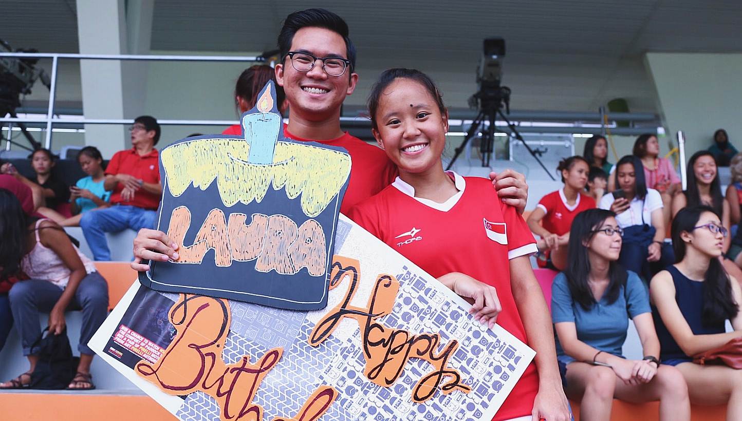 Singapore's female hockey team vice-captain Laura Tan with her boyfriend Harry Neo after the bronze medal match against Indonesia. Tan also celebrated her 25th birthday. -- ST PHOTO: JEREMY LIM 