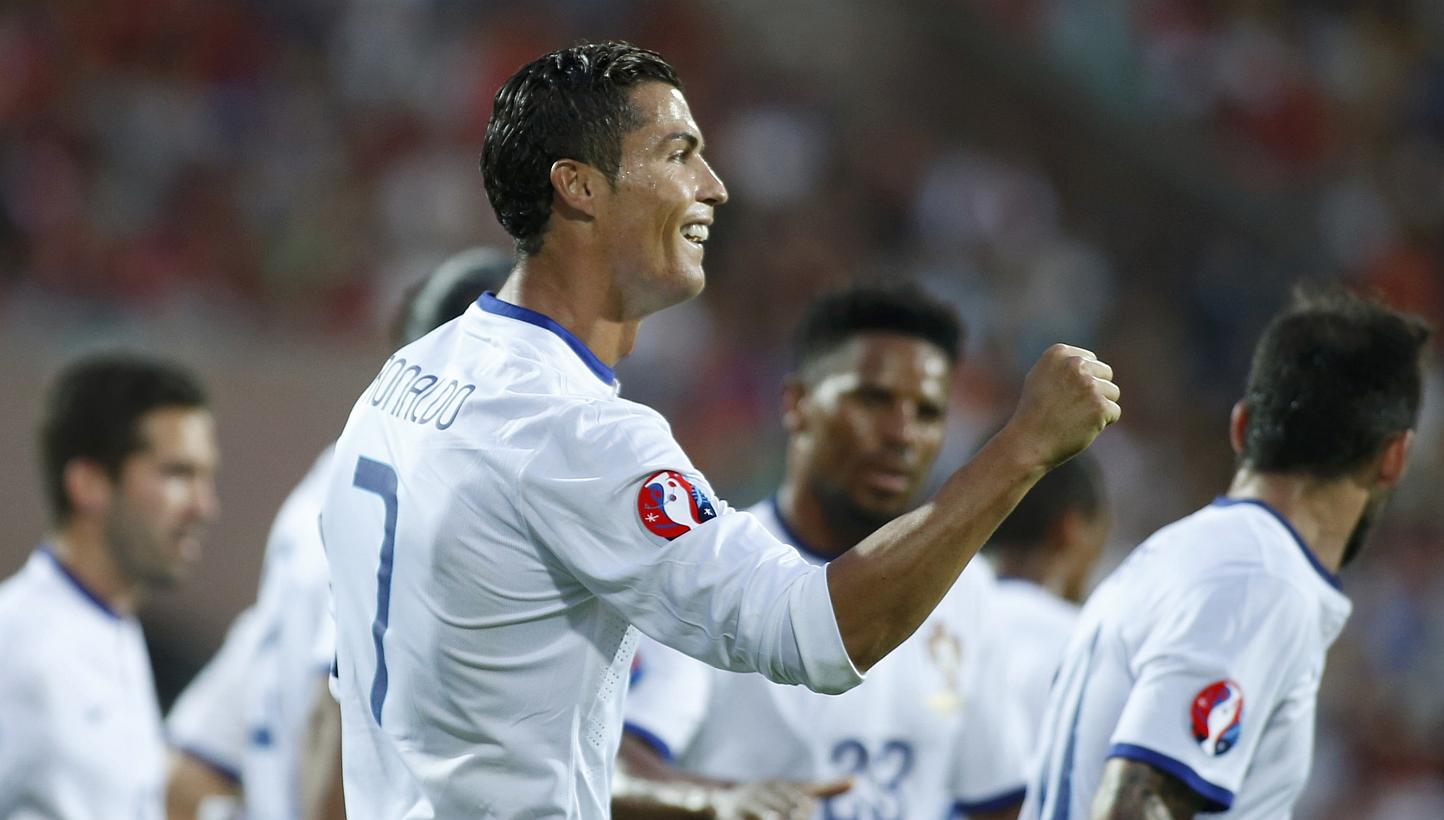 Portugal's Cristiano Ronaldo celebrates with his team mates after scoring a penalty goal against Armenia during their Euro 2016 Group I qualifying soccer match in Yerevan, Armenia June 13, 2015. -- PHOTO: REUTERS