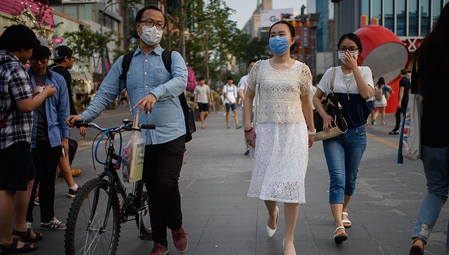 People wearing face masks in Seoul on June 14, 2015. -- PHOTO: AFP 