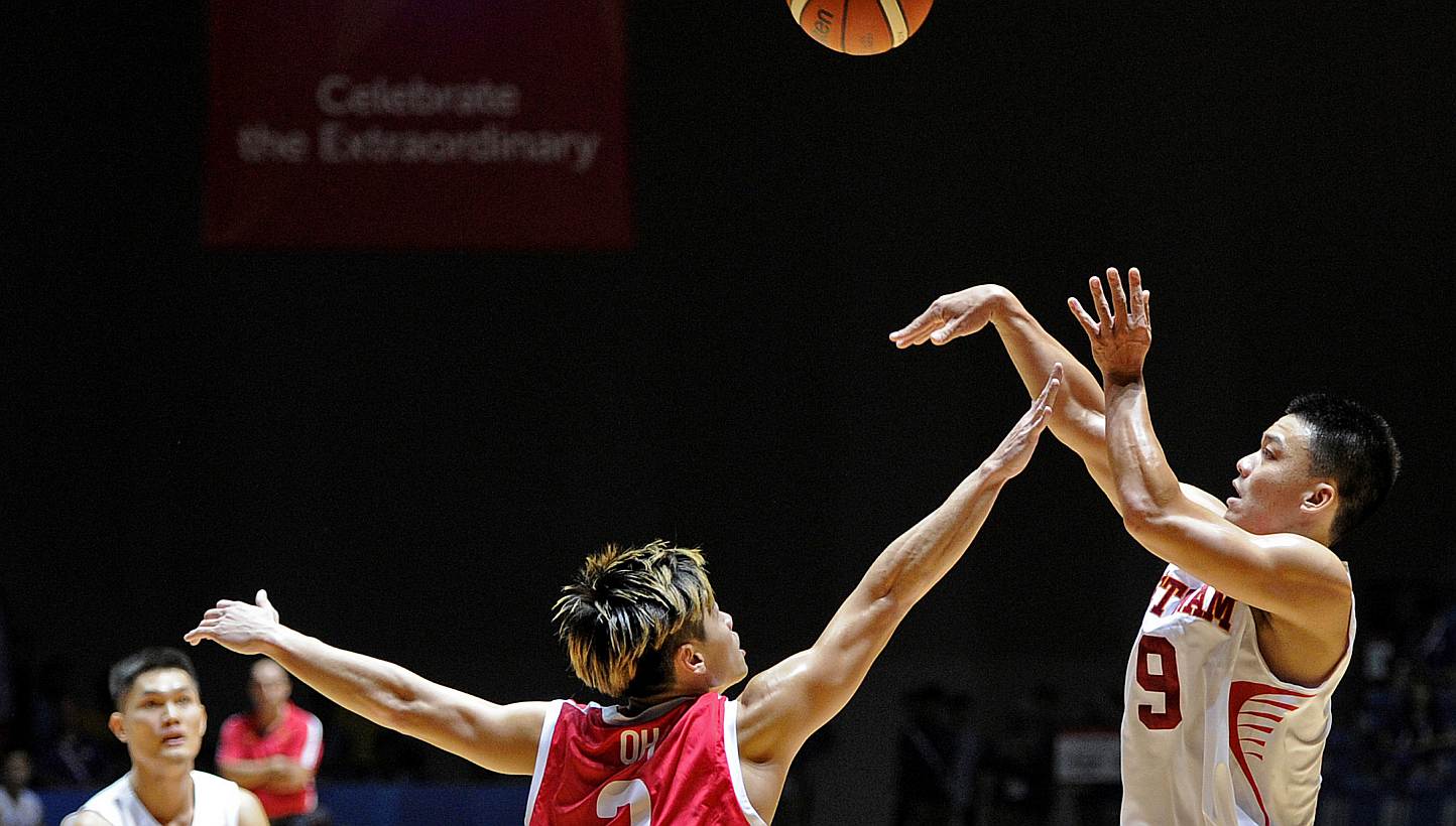 Singapore's men's basketball team will be without captain Desmond Oh (left) and forward Lim Shengyu in their bronze medal match against Thailand on Monday (June 15) nights. -- PHOTO: SINGAPORE SEA GAMES ORGANISING COMMITTEE/ACTION IMAGES VIA REUTERS