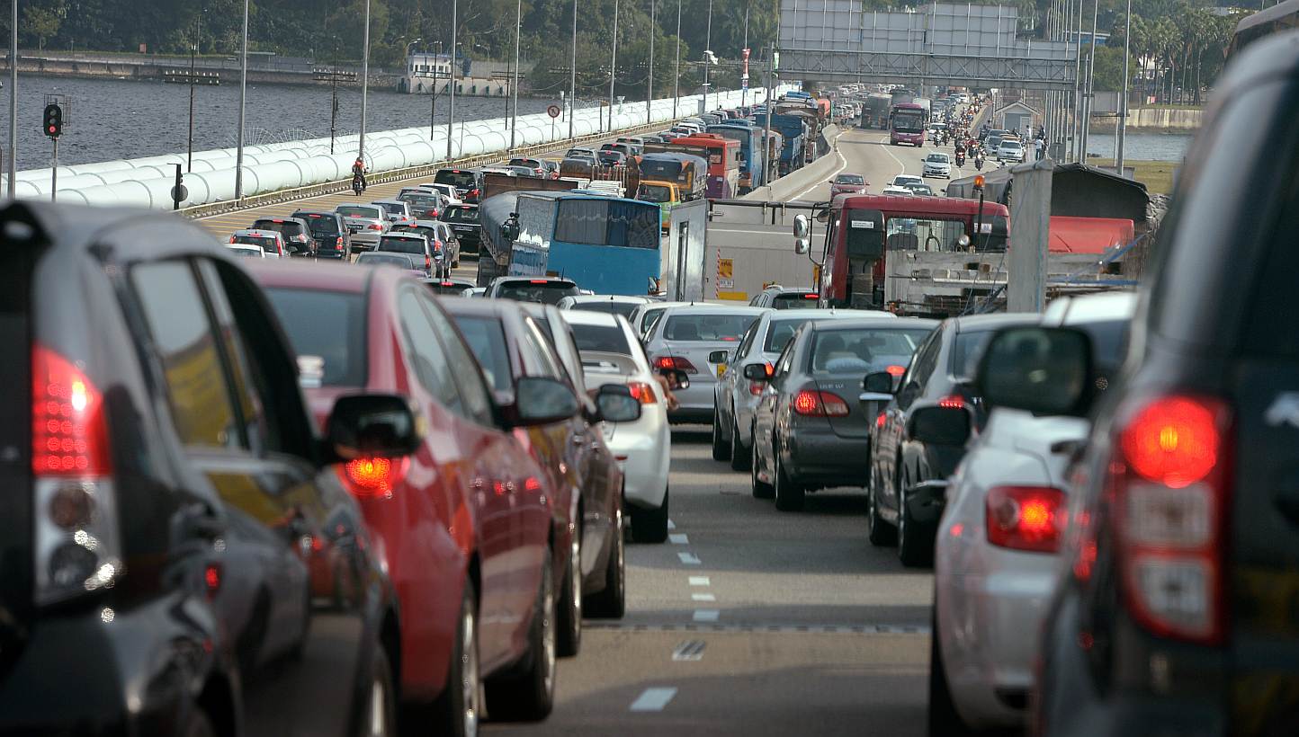 Traffic along the Woodlands Causeway on January 22, 2014, near the Woodlands Checkpoint. Malaysian traffic police have collected 4,200 outstanding traffic fines from Singapore motorists in an operation that began on Friday. Most had been summoned for