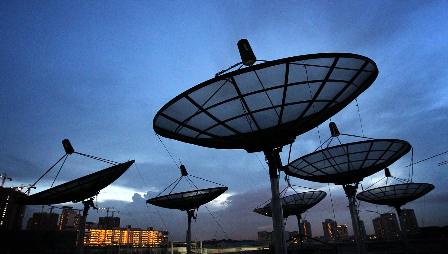 From April 2017, all 2G voice and messaging services will end in Singapore as the airwave-starved island moves to reuse existing 2G airwaves to boost the capacity and speeds of newer 4G services. -- PHOTO: BUSINESS TIMES