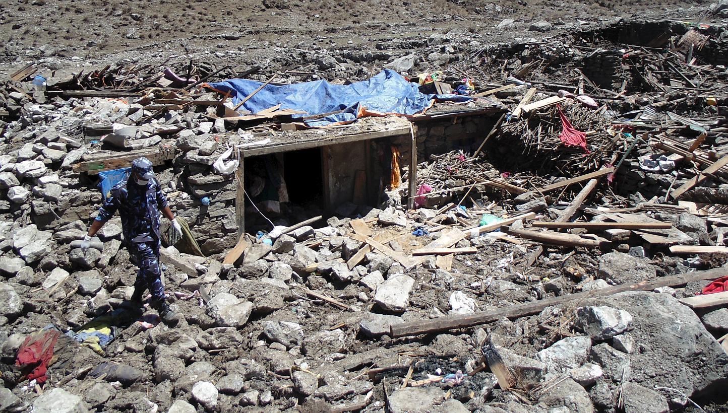 Soldiers search for bodies after a massive avalanche triggered by last week's earthquake overwhelmed Langtang village, Nepal, in this May 2, 2015 police handout photo.&nbsp;Fresh avalanches are disrupting efforts to recover dead bodies from remote La