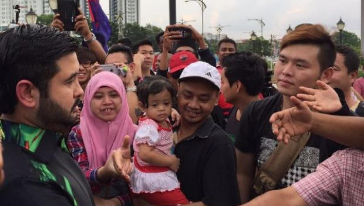 Crown Prince Tunku Ismail Sultan Ibrahim (left), mingling with the crowd that has shown up in support of the Johor Royalty at the Bukit Serene Royal Palace in Johor Baru on June 16, 2015. -- PHOTO: THE STAR 