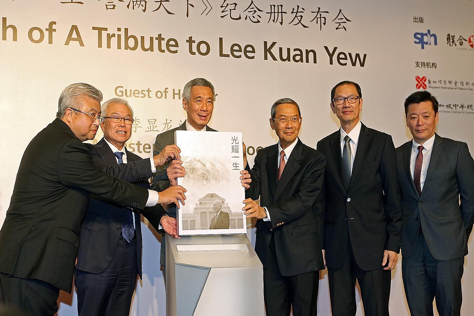 (From left) Singapore Chinese Chamber of Commerce and Industry president Thomas Chua, SFCCA president Chua Thian Poh, PM Lee, SPH chairman Lee Boon Yang, Mr Seow Choke Meng, business consultant of the SPH Chinese Media Group and Times Properties, and