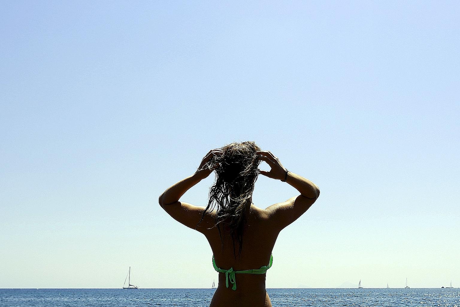 The key environmental factor that accelerates skin ageing is excessive sun exposure. Those who have a lot of cumulative sun exposure tend to look older than those who do not.