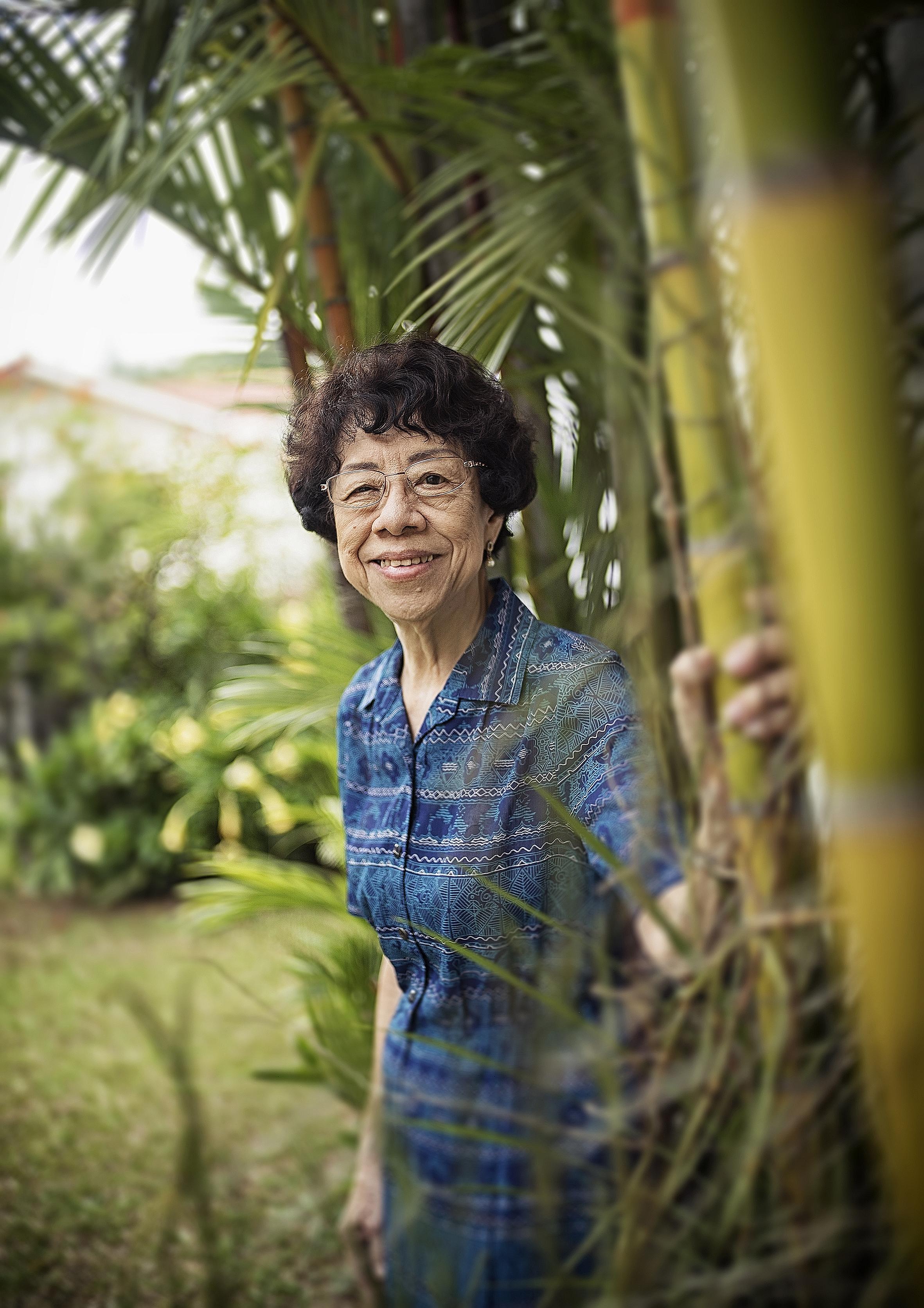 Despite having no background in science, Dr Gloria Lim eventually succeeded in the field and became the first female dean of science at the then University of Singapore.