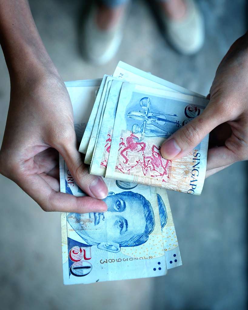 Singapore dollar falls on easing views, rupiah and ringgit lead Asian  currency slide | The Straits Times
