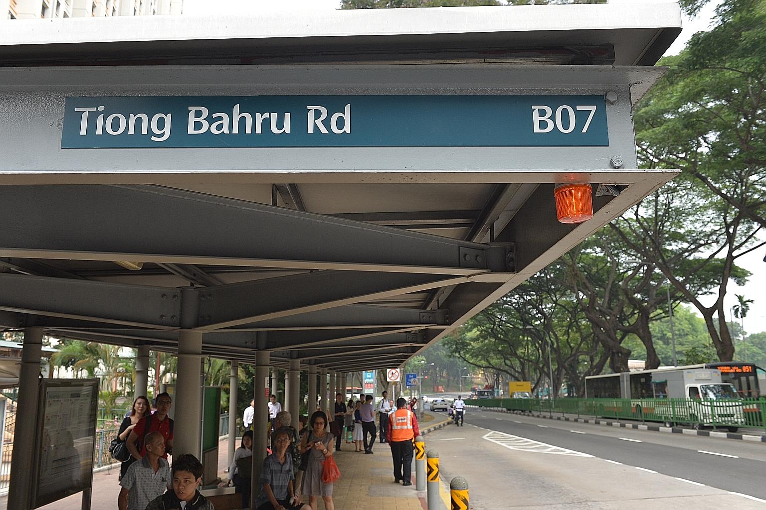 The beacon at this bus stop lights up when free bus services are running to take passengers affected by train service disruptions to their destinations. The new beacon is on trial at some bus stops. Yesterday, the LTA, together with SMRT and SBS Tran