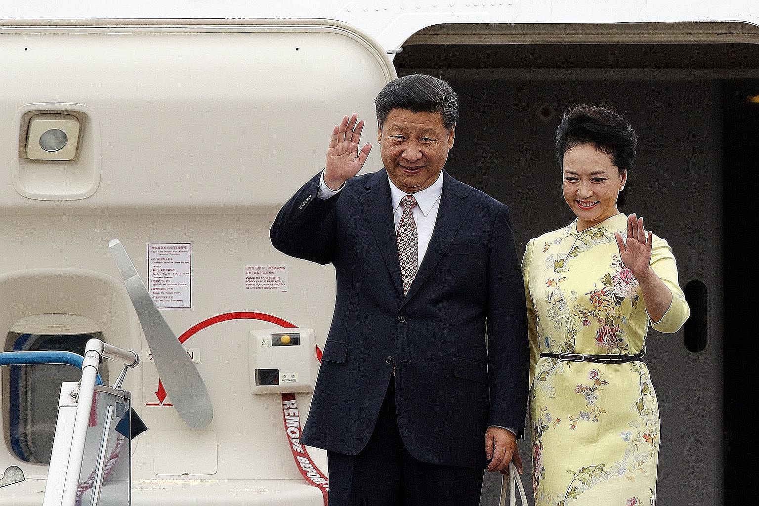 Chinese President Xi Jinping and his wife Peng Liyuan arriving in Hanoi yesterday. They are in Singapore today for a two-day visit.