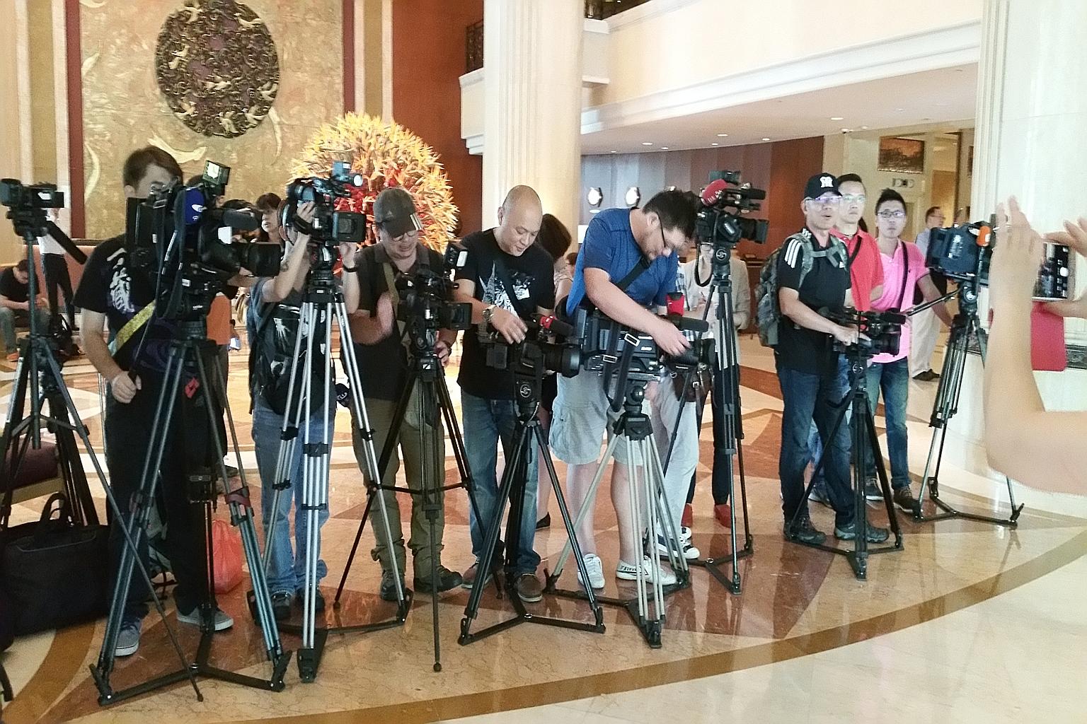 Cameramen and reporters taking their positions at the lobby of Shangri-La Hotel yesterday. Foreign media outlets have flown teams here to cover the meeting between Taiwanese President Ma Ying-jeou and Chinese President Xi Jinping.