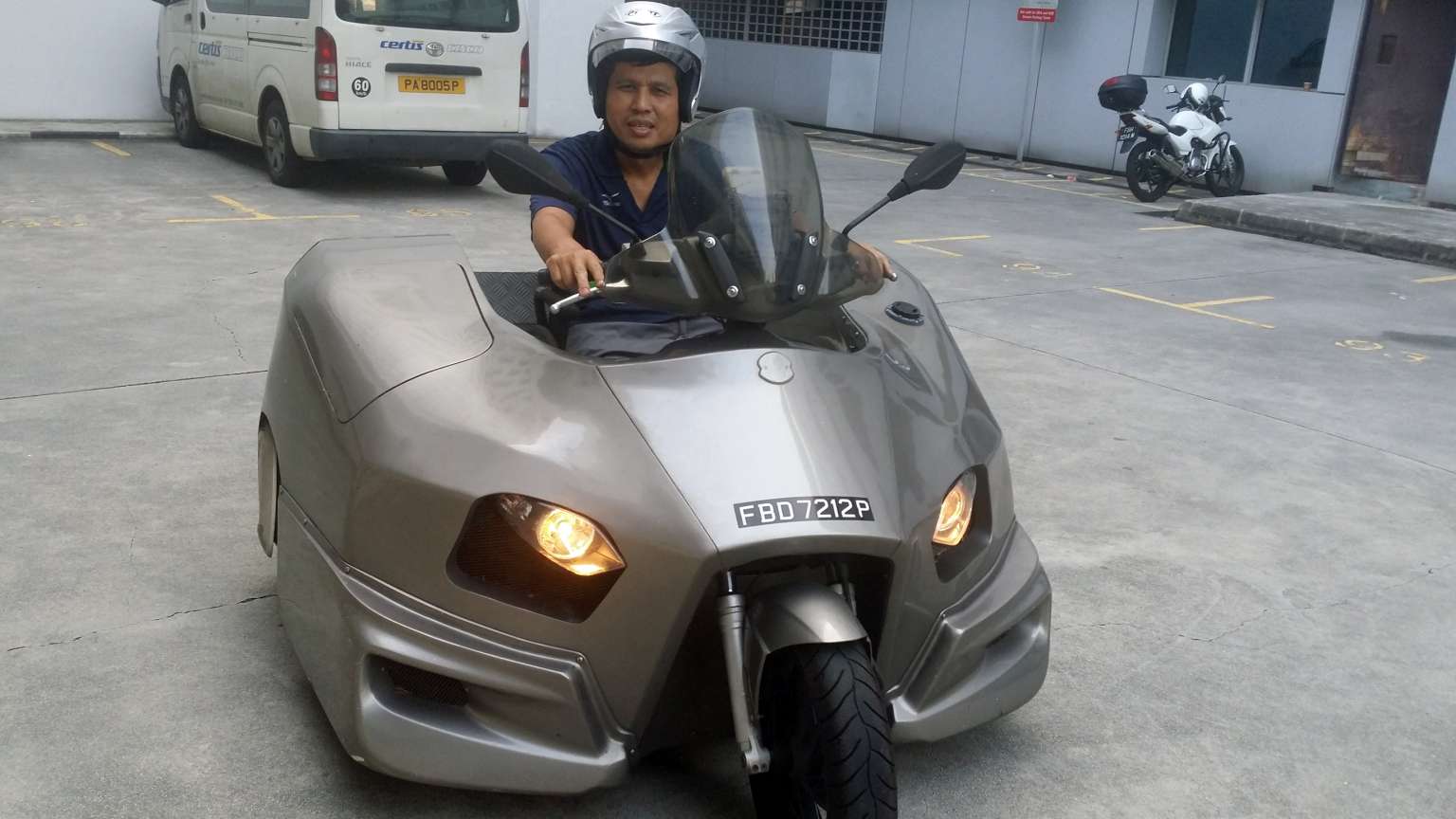 Mr Ling’s scooter was created by grafting the rear bumper of a Japanese Suzuki Swift hatchback to the handles and front wheel of an Italian Piaggio scooter.