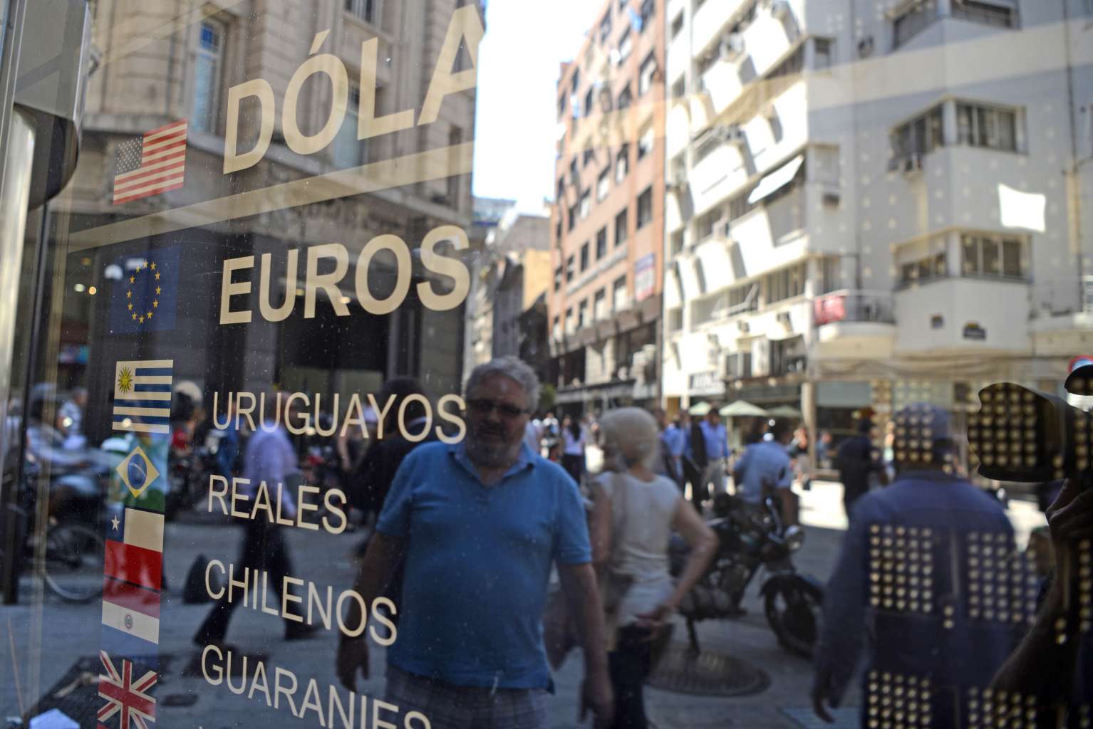 Argentina boldly lifts currency controls, floats peso in bid to boost  economy | The Straits Times