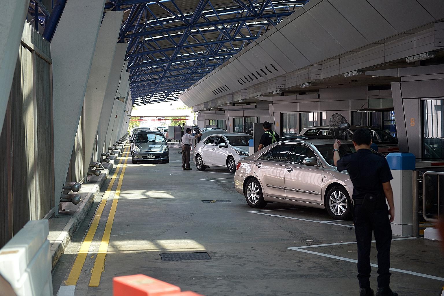 Customs checks are now conducted just before immigration clearance, which eliminates the backflow of vehicles waiting to enter lanes for security checks after immigration.