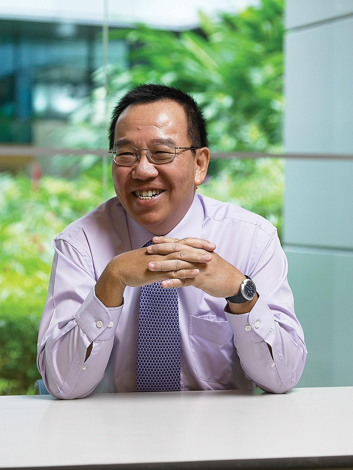 Mr Leslie Fong's 46-year stint with SPH included 15 years as editor of The Straits Times, as well as three years as chief editor of the Chinese- language Shin Min Daily News. He moved to head SPH's marketing division in 2005.