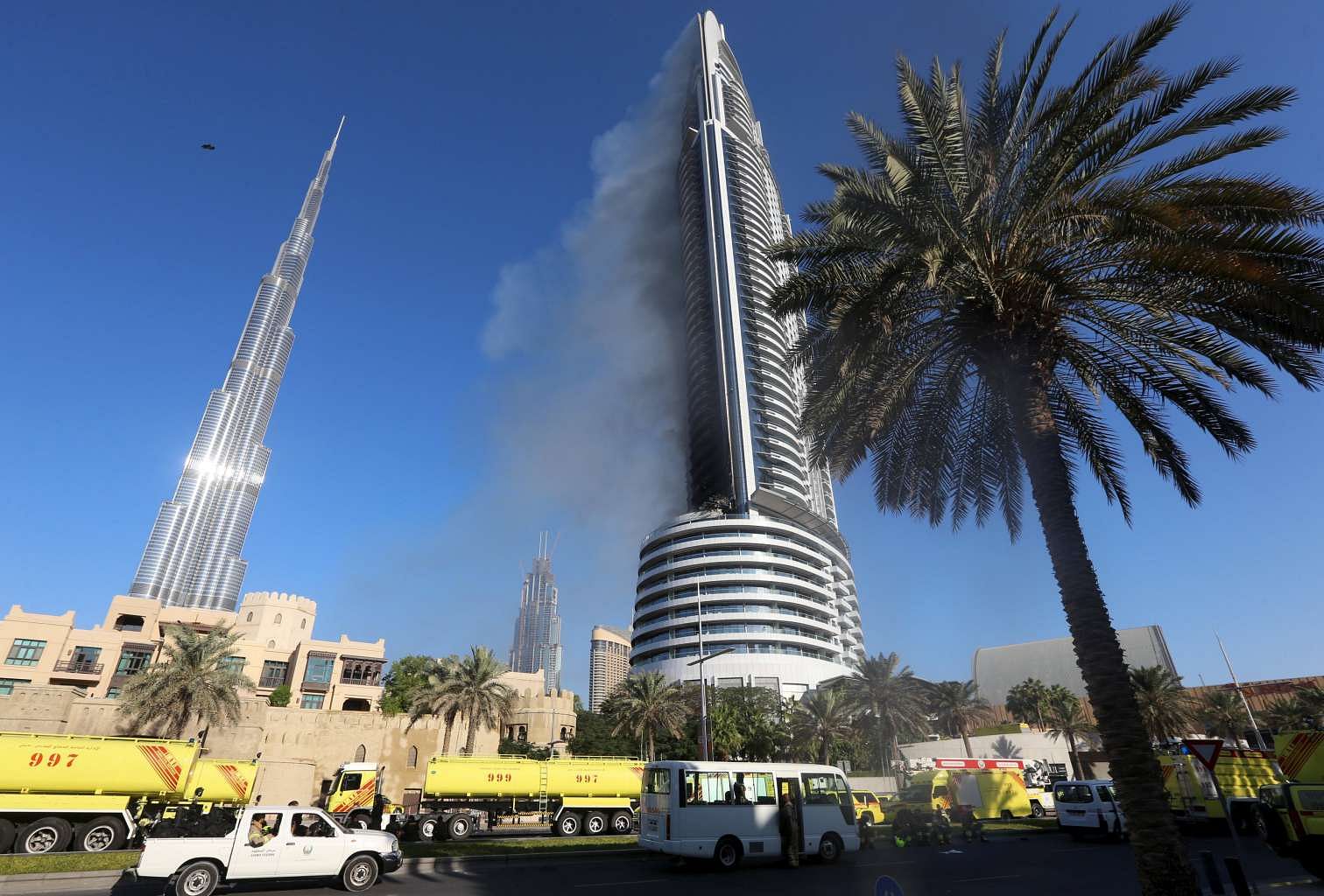 Пожар бурдж халифа 2024. Бурдж-Халифа Дубай пожар. The Torch Дубай. Дубай небоскреб факел. Вращающийся небоскреб в Дубае.