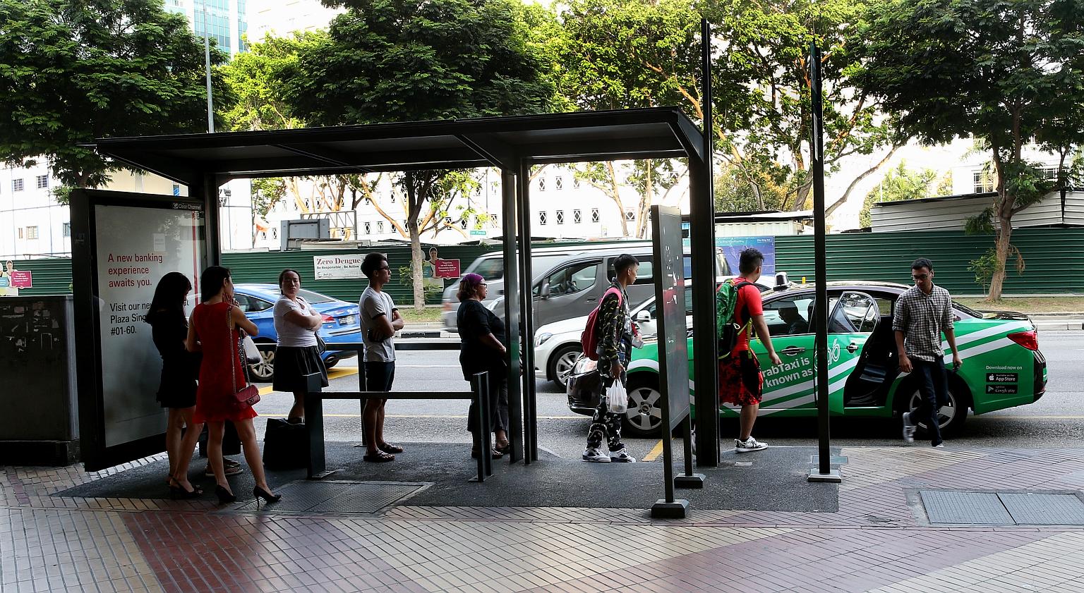 Among the 28 taxi stands which the LTA surveys on a monthly basis, 12 registered drops in waiting times of between 1 and 5 minutes last year. The average waiting times at 11 stands remained constant, while the situation has worsened at the remaining