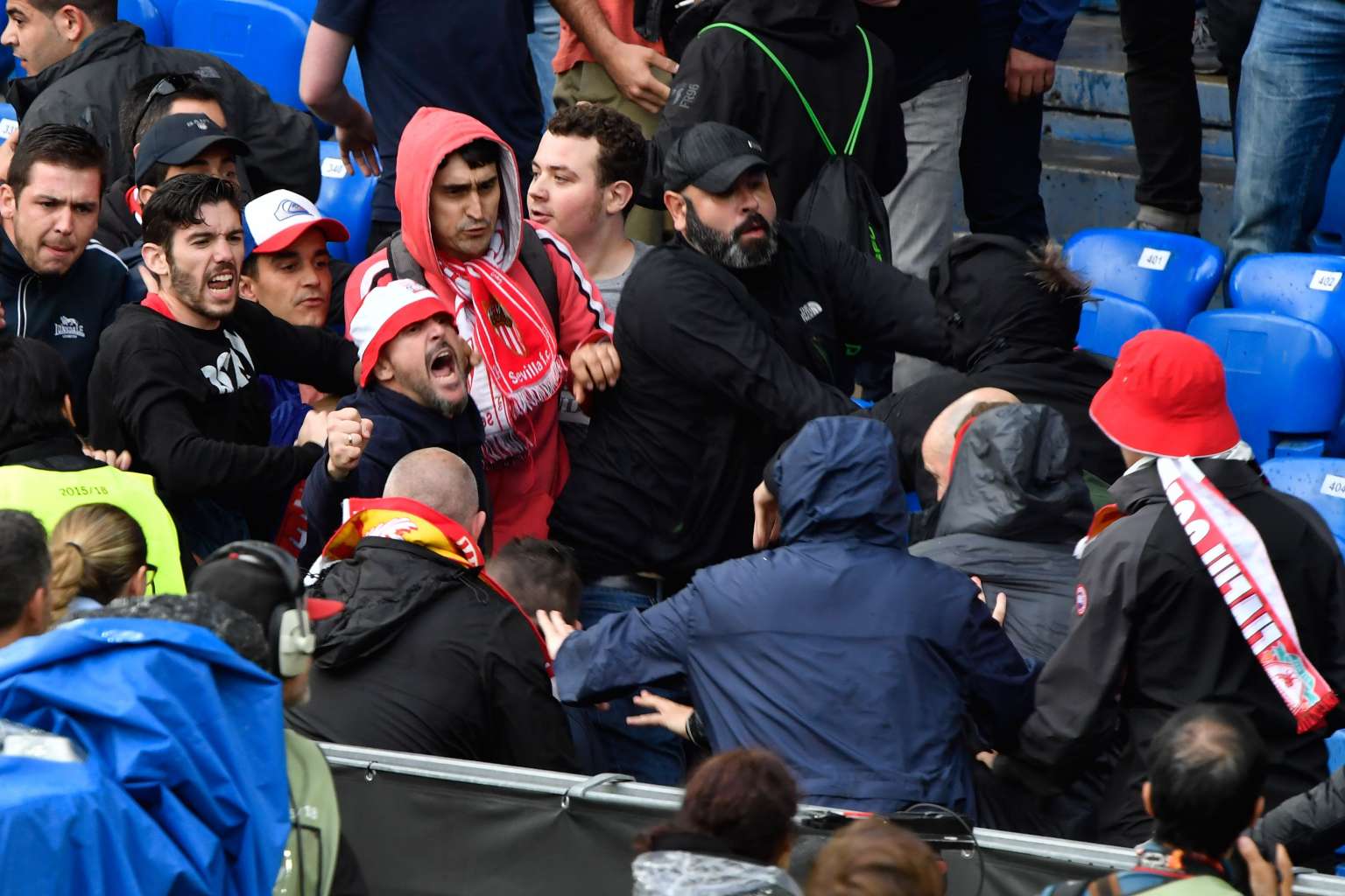 Football Fans Riot Football: Fan violence breaks out at Europa League final | The Straits ...