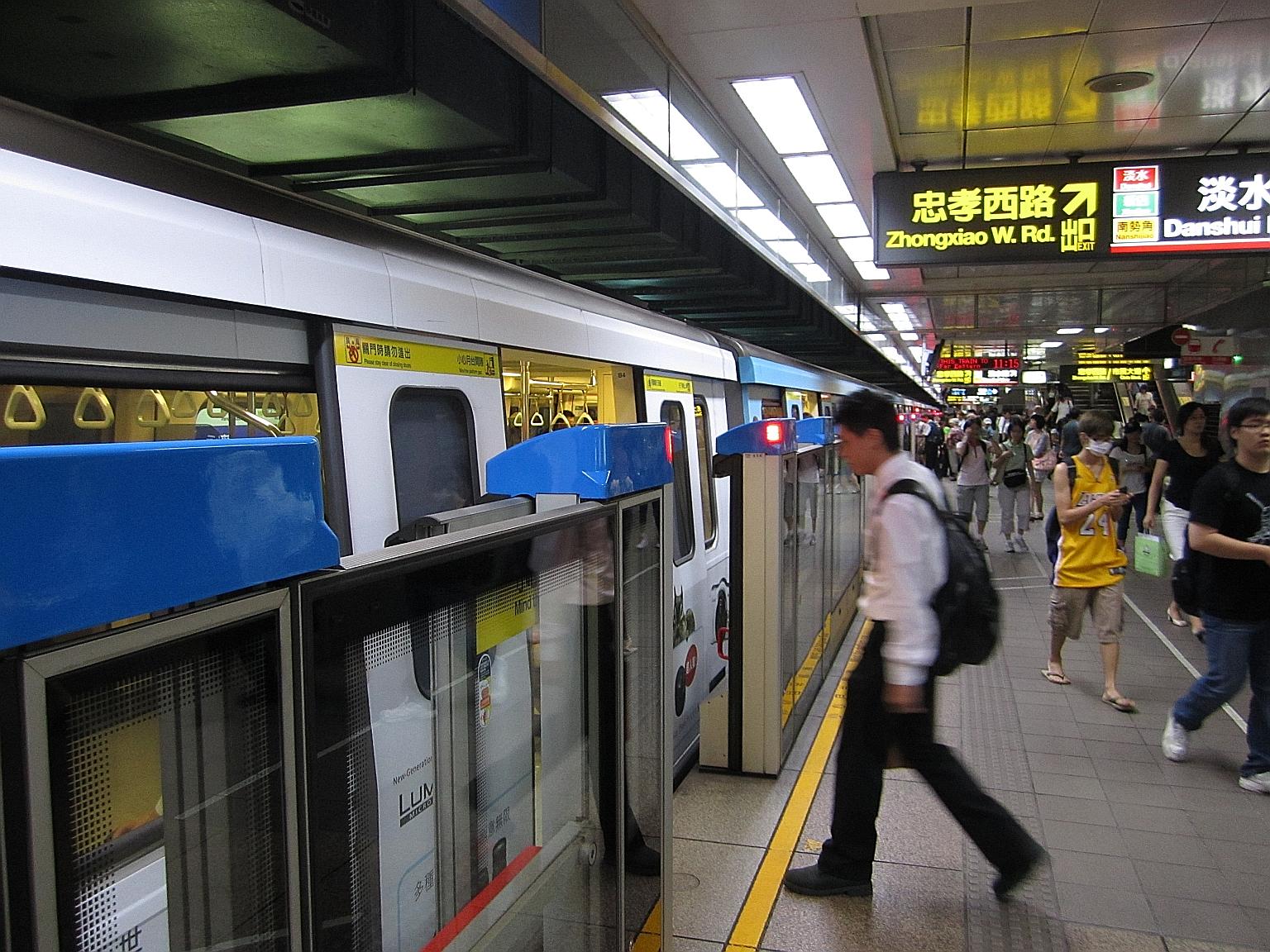 A Taipei metro train in operation. At a rail infrastructure maintenance forum in Singapore yesterday, Transport Minister Khaw Boon Wan shared the findings of a study trip to Taipei. He said that for the Taipei Rapid Transit Corporation, reliability i