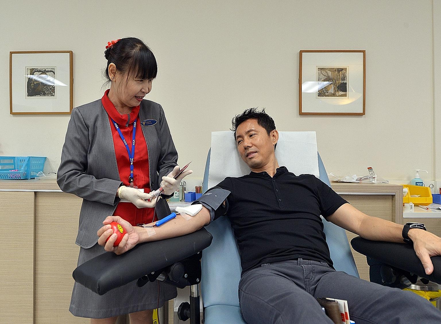 In 1986, Ms Aw had to manually check the amount of blood collected, but now there are machines to help her do that job.