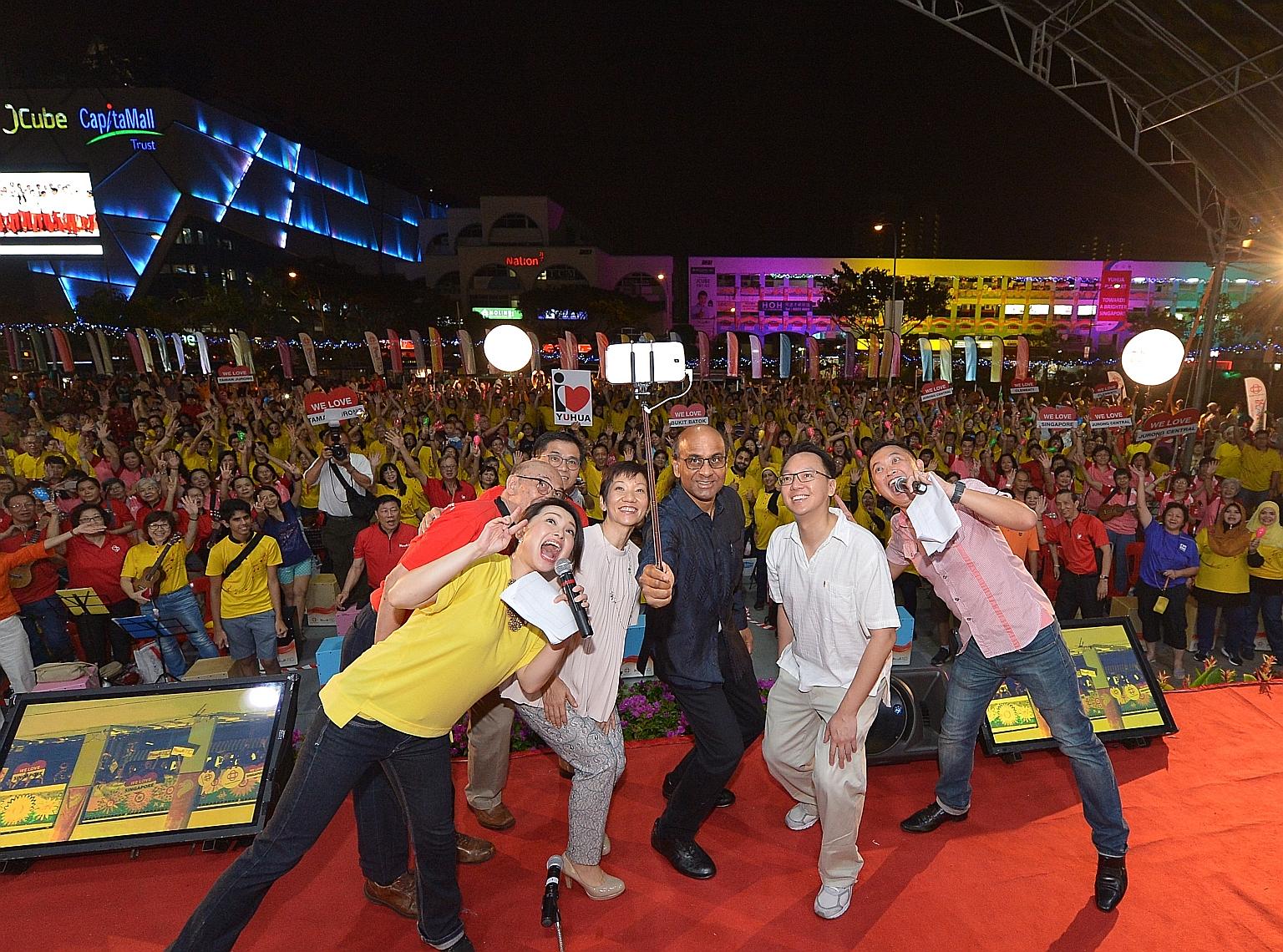 The PAssionArts Festival is back for the fifth year, and its launch drew some 3,000 residents to the open field beside Jurong East MRT station last night. The occasion prompted Deputy Prime Minister Tharman Shanmugaratnam to take a wefie with the cro