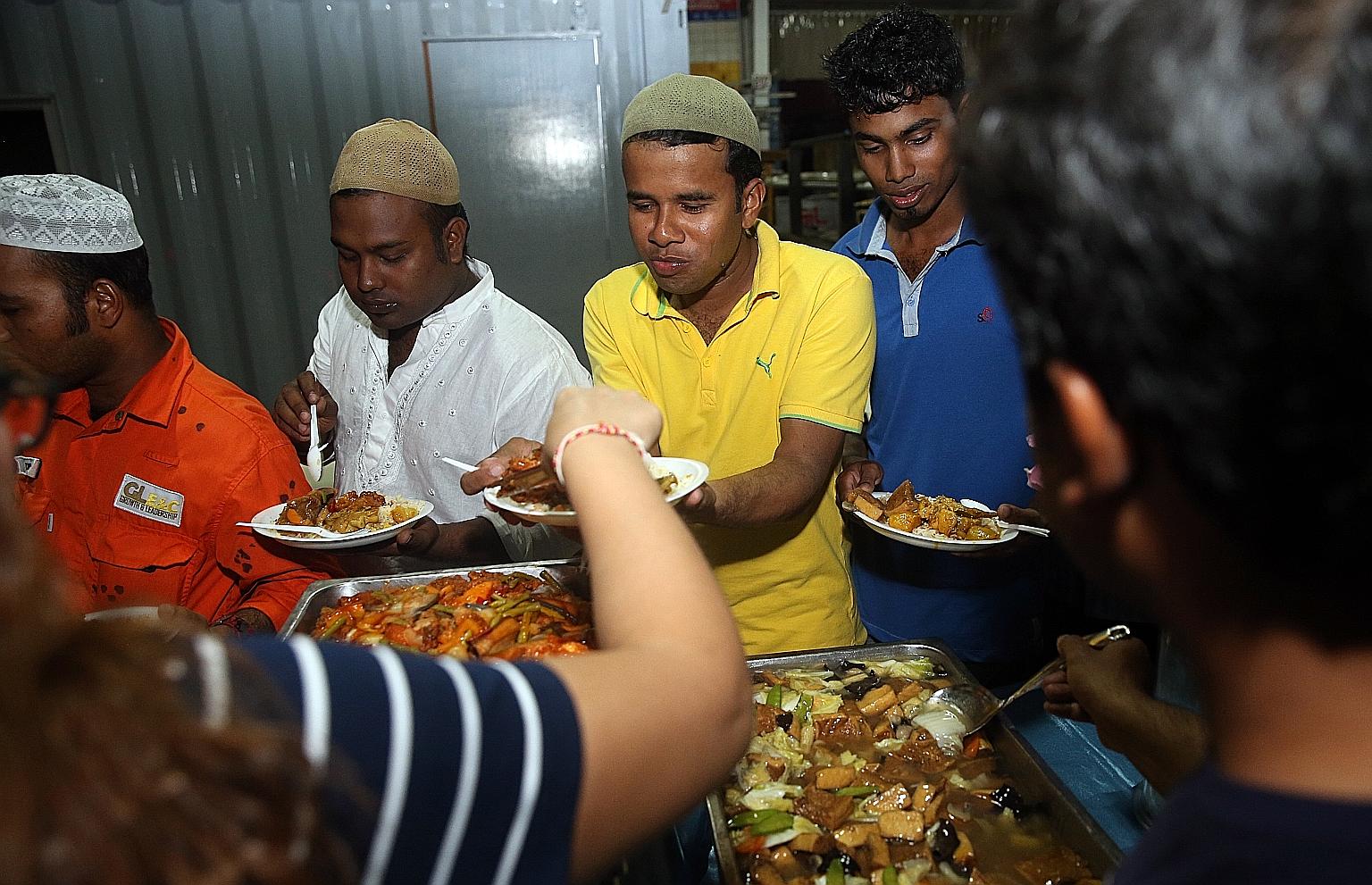 A break-fast event was held by GL Engineering and Construction for 39 of its Muslim Bangladeshi workers, as well as more than 30 other non-Muslim staff, yesterday. The event aims to foster closer ties among workers of different backgrounds, says the
