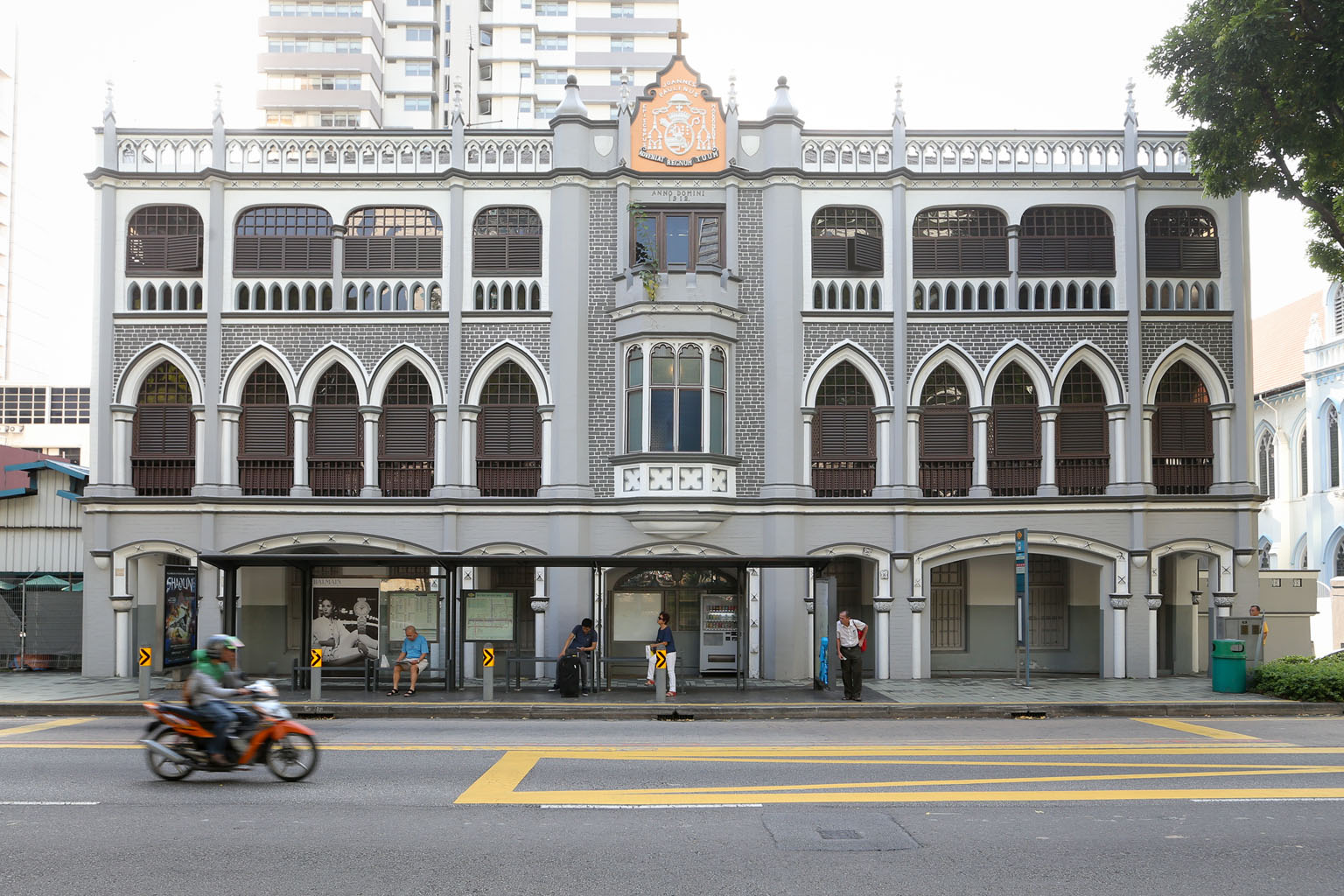 The 104-year-old Parochial House is an example of traditional Portuguese baroque style with distinctive features such as pointed Gothic arches and pinnacles with crockets - a hook-shaped decoration - adorning the roof. 