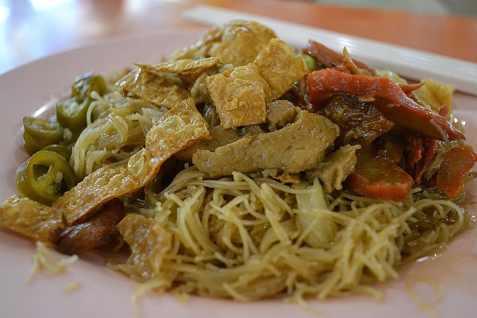 This vegetarian bee hoon is a greasebomb, with deep-fried tau kee (bean curd), mock char siew, starchy sauces and chilli swimming in a layer of oil.