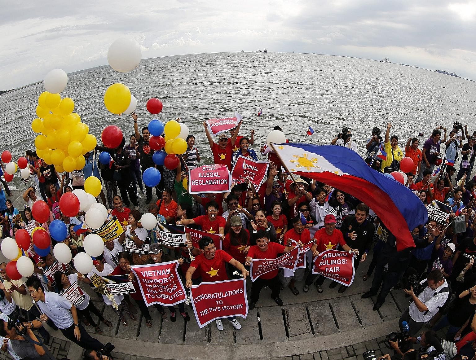 Civil society groups rallied in Manila on Tuesday, ahead of the UN-backed Arbitral Tribunal's ruling. The tribunal ruled unanimously in favour of almost all of the 15 disputes submitted by Manila.