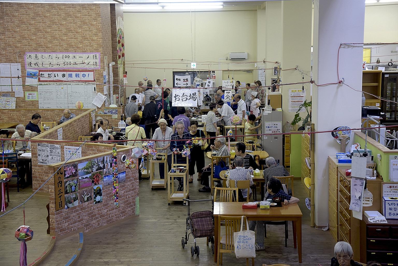 Unlike other centres, where staff serve the elderly, at Mizuumi, the elderly do most of the work themselves. At lunch, for instance, they collect their utensils, line up to choose their food and push a cart to take it to their tables. After eating, t