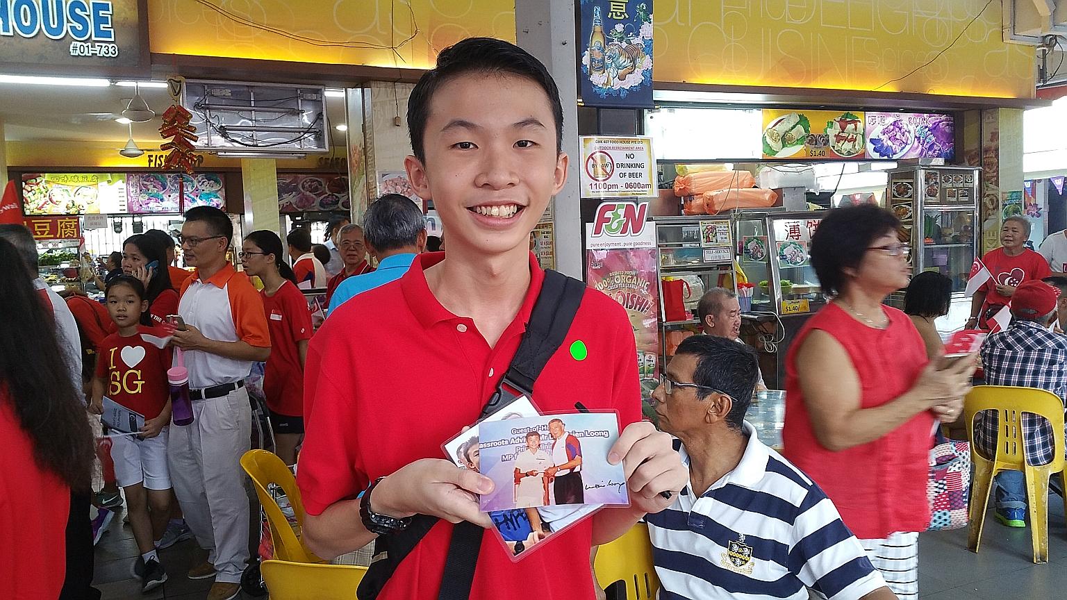 Mayflower Secondary School student Goh An Soon made the most of yesterday's community walk by getting PM Lee to sign a photograph he had taken with him two years ago.
