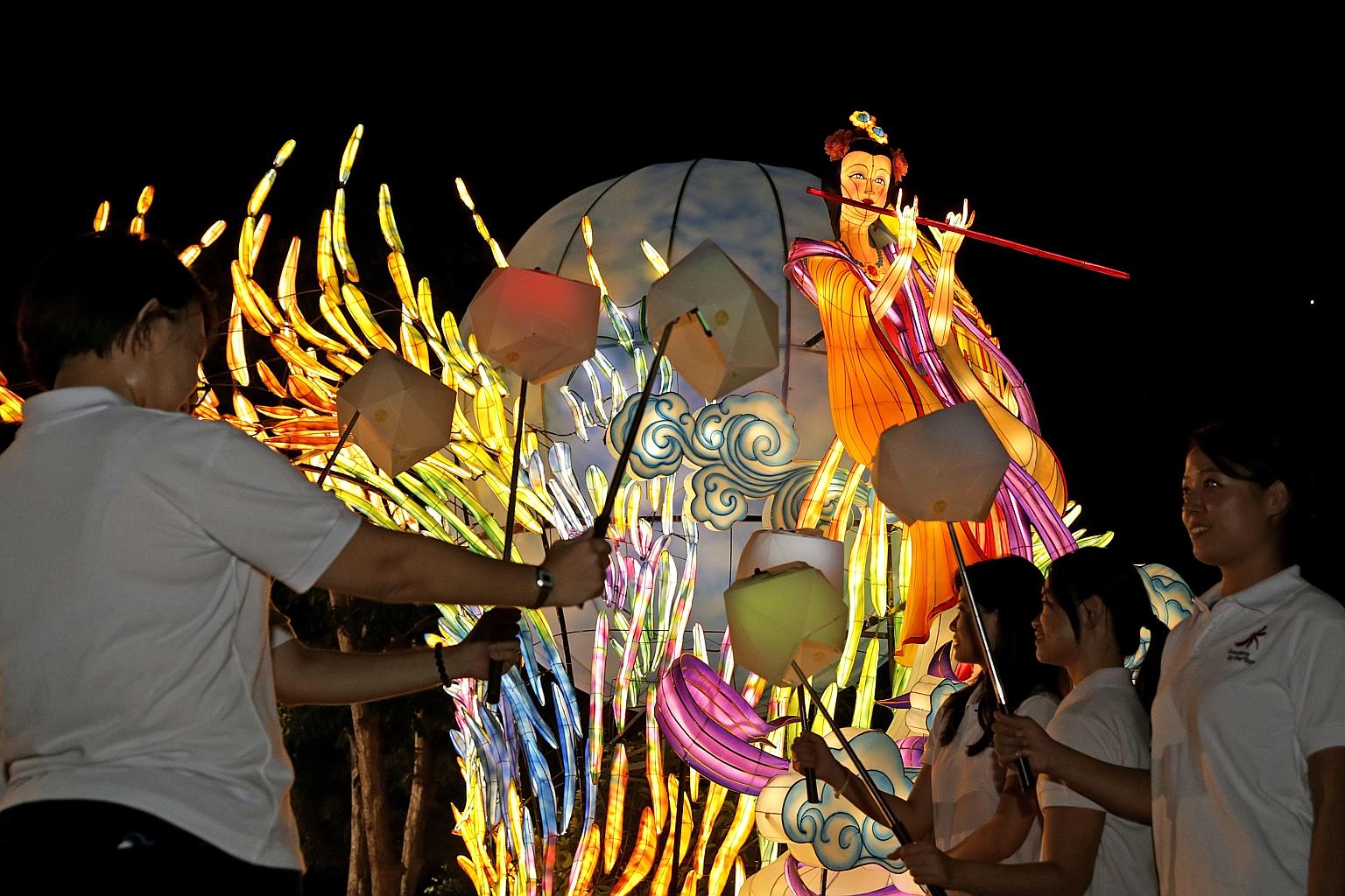 Seven large lantern sets will light up Gardens by the Bay this Mid-Autumn Festival. Visitors will be able to interact with the installations by attaching their smartphone to a selfie stick and covering it with a casing designed by lecturers from the 