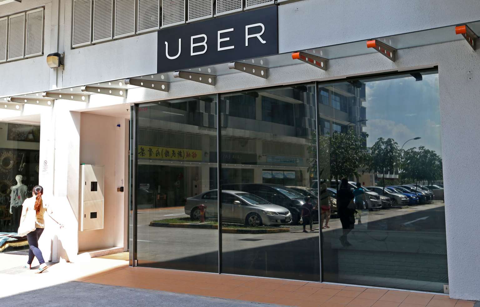 The new upfront fare system shows users the exact amount they have to pay even before they take a ride. It replaces one in which users are given a fare estimate and a surcharge, or surge pricing, where an algorithm is used to calculate a variable number w