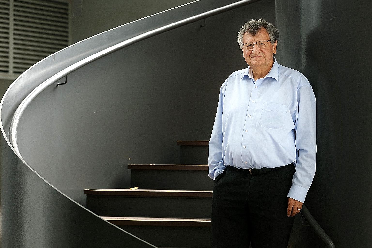 Professor Walter Wahli's experiments with mice point to a connection between the birth process and the way a newborn's liver breaks down fats.