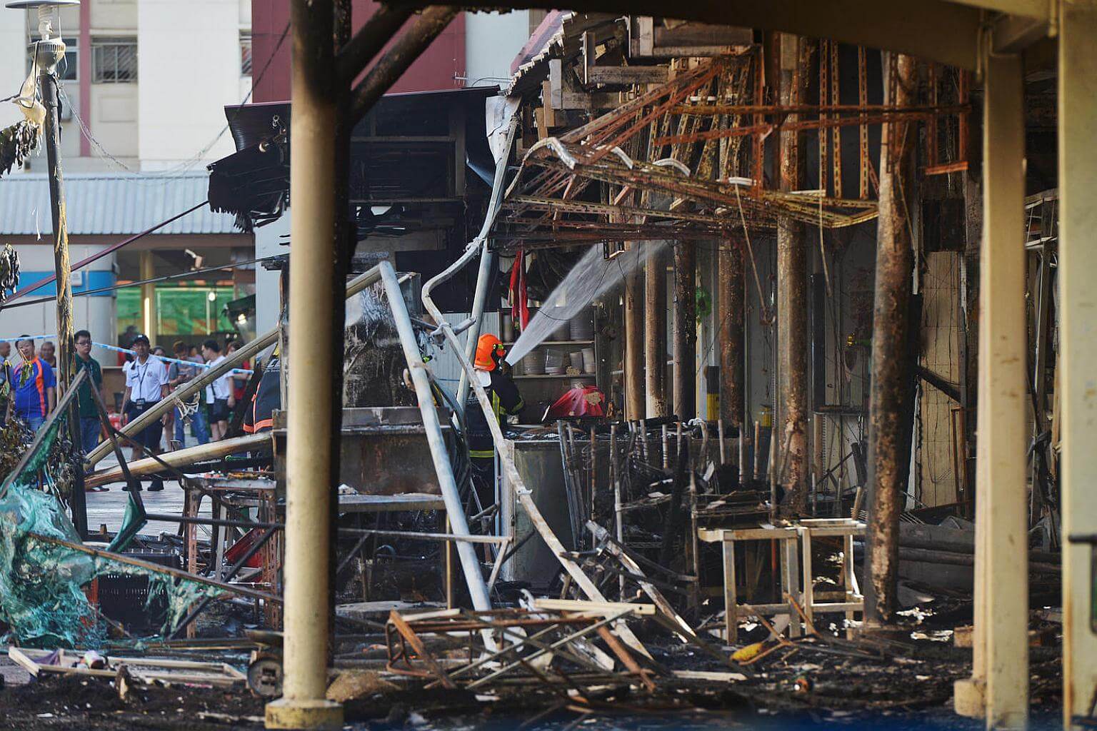 Fire engulfs Jurong West coffee shop and wet market, 300 residents  evacuated | The Straits Times
