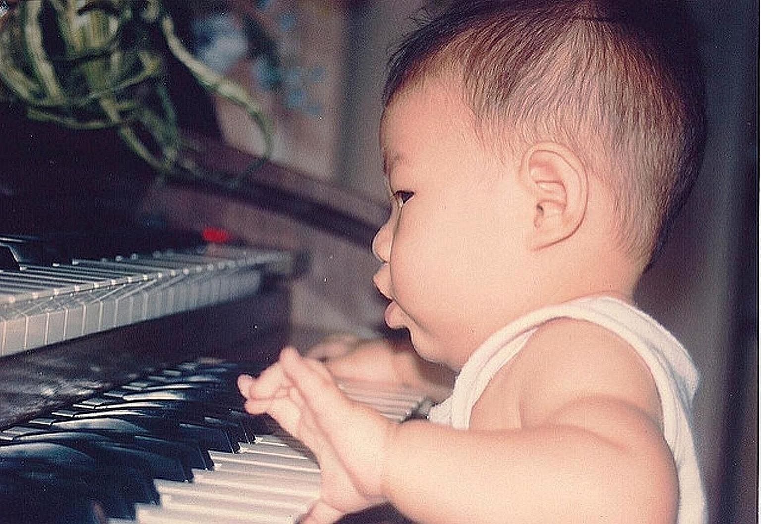 When Dr Tan was five, he attended a Yamaha keyboard class. He enjoyed it so much that his parents started him on private lessons. The Community Chest TrueHearts show is one of many charity events that Dr Tan has performed for. Dr Tan at the Yong Siew